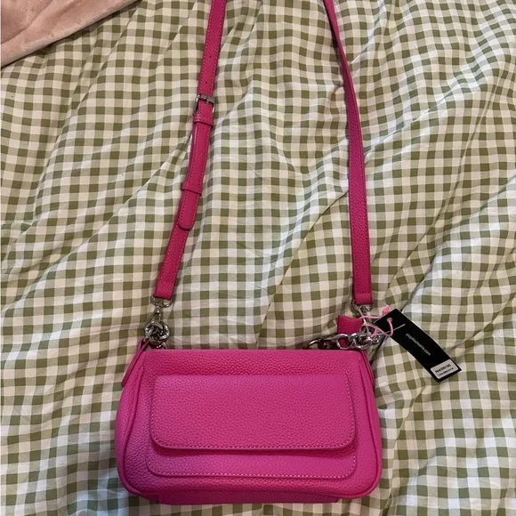 Like Dreams Women’s Hot Fuschia Pink Crossbody Bag Chain Detail NWT - Picture 1 of 5